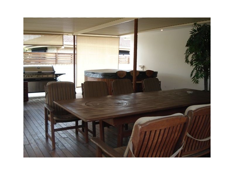 51 Arcadia Drive, Mermaid Waters QLD 4218