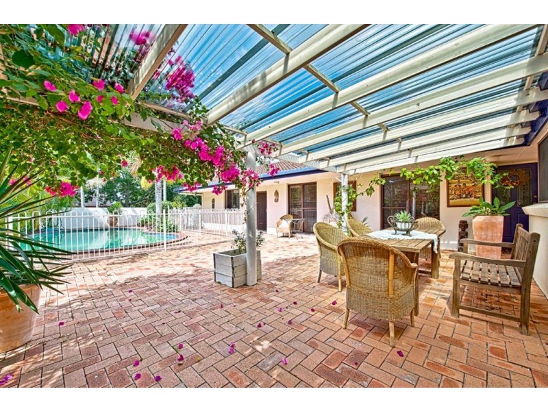 8 Coolong Cr, Carrara QLD 4211