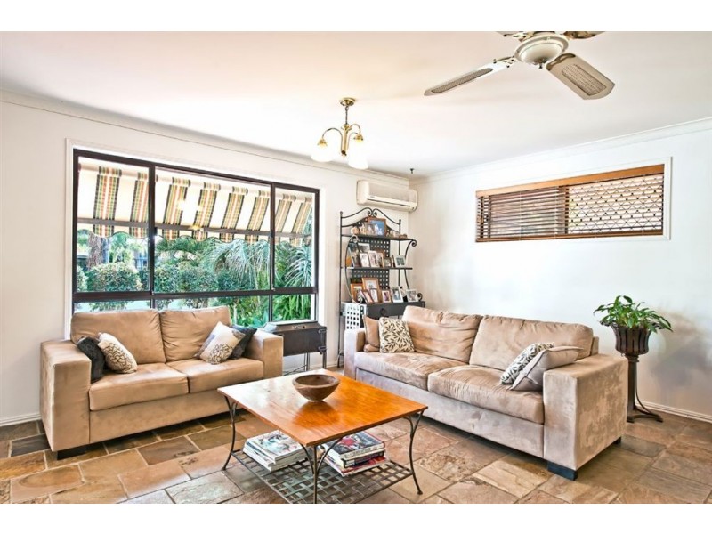 8 Coolong Cr, Carrara QLD 4211