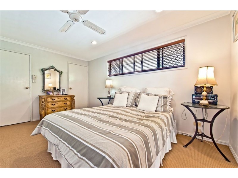 8 Coolong Cr, Carrara QLD 4211