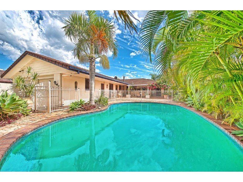 8 Coolong Cr, Carrara QLD 4211