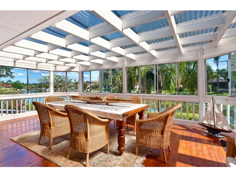 8 Coolong Cr, Carrara QLD 4211