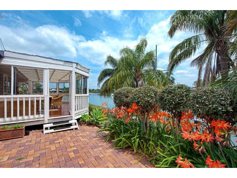 8 Coolong Cr, Carrara QLD 4211