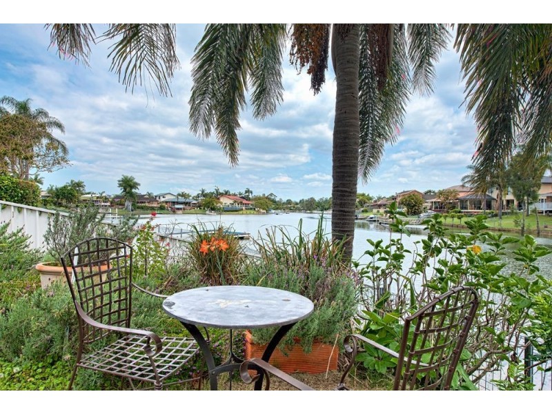 8 Coolong Cr, Carrara QLD 4211