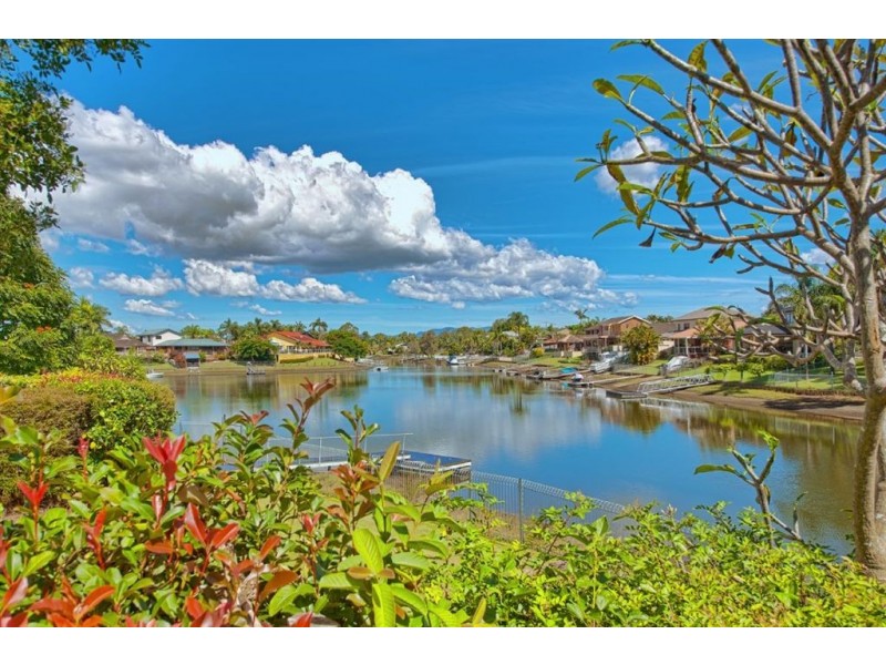 8 Coolong Cr, Carrara QLD 4211