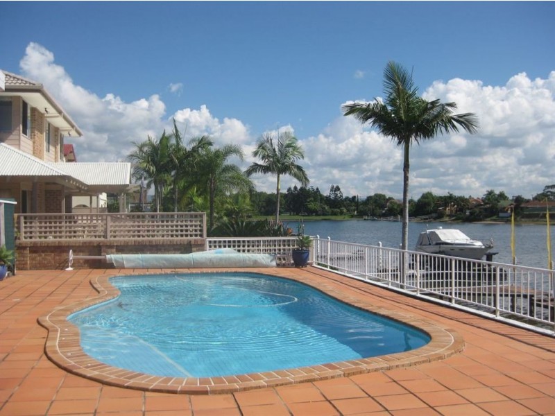 74 Waitomo Street, Broadbeach Waters QLD 4218