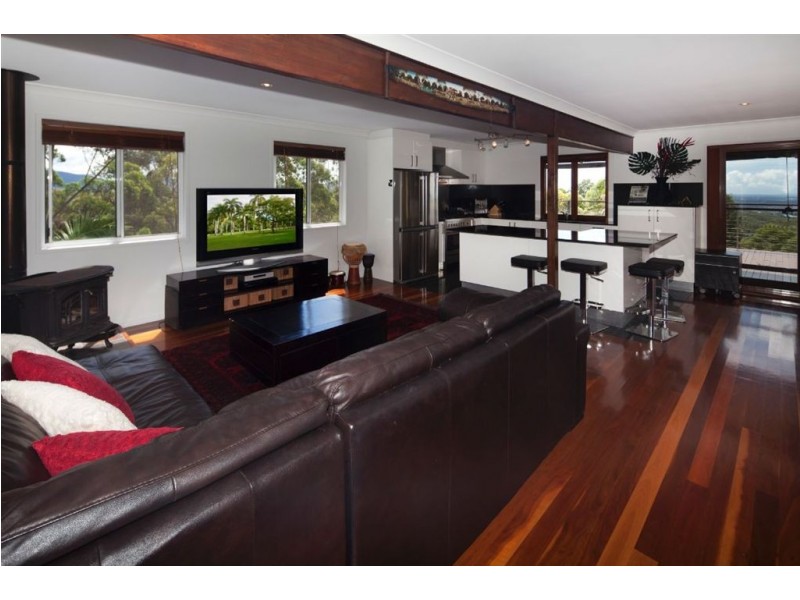 2 Chesterfield Drive, Bonogin QLD 4213
