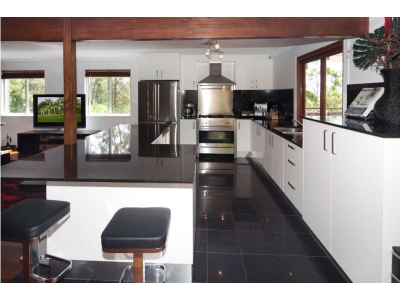 2 Chesterfield Drive, Bonogin QLD 4213