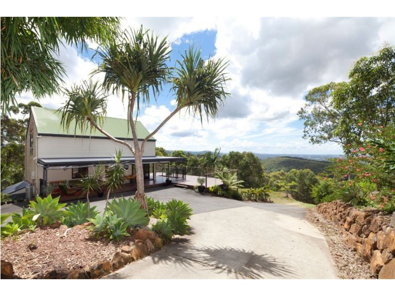 2 Chesterfield Drive, Bonogin QLD 4213