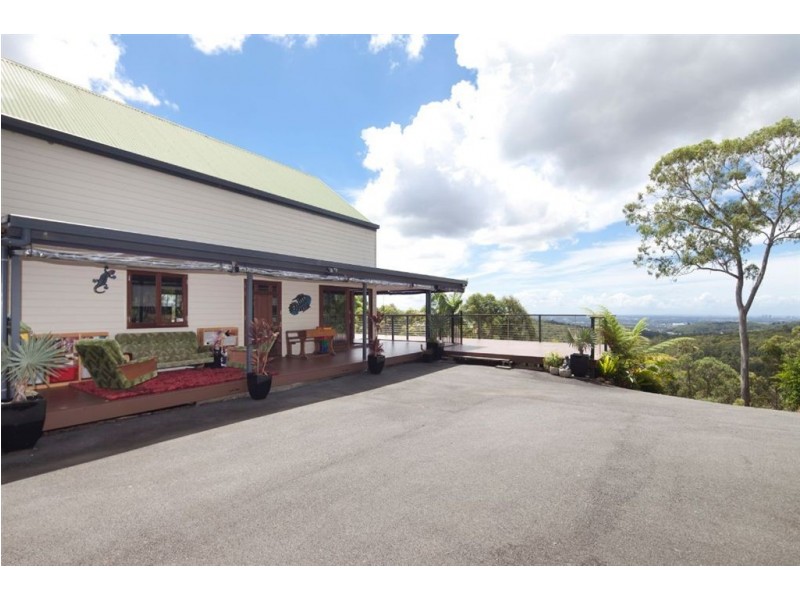 2 Chesterfield Drive, Bonogin QLD 4213