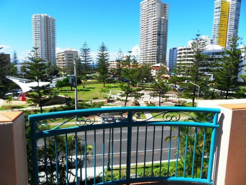 37/112 Surf Parade, Broadbeach QLD 4218