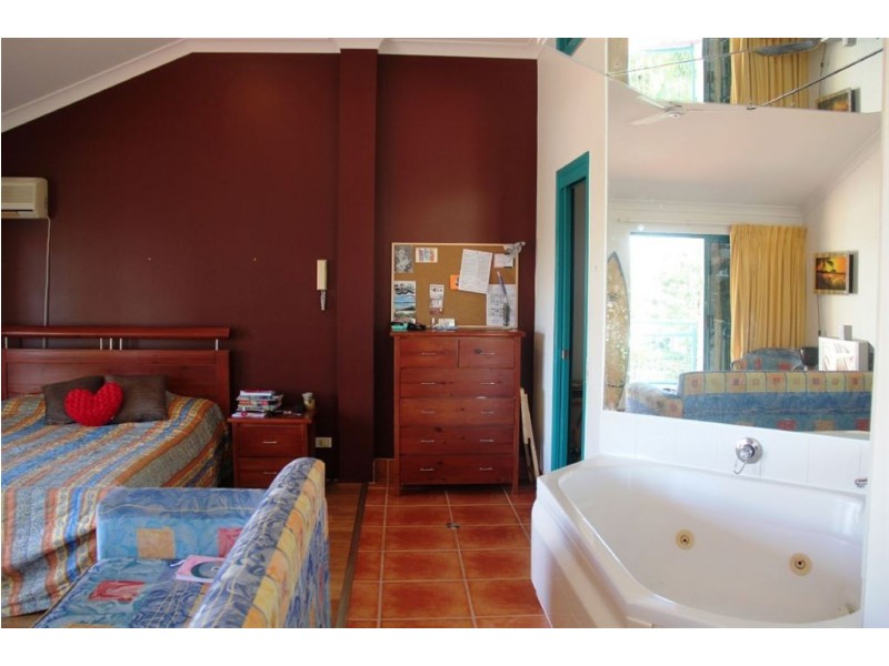 37/112 Surf Parade, Broadbeach QLD 4218