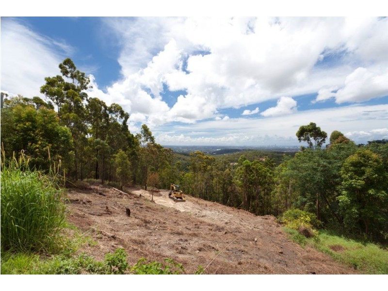 14 Chesterfield Drive, Bonogin QLD 4213