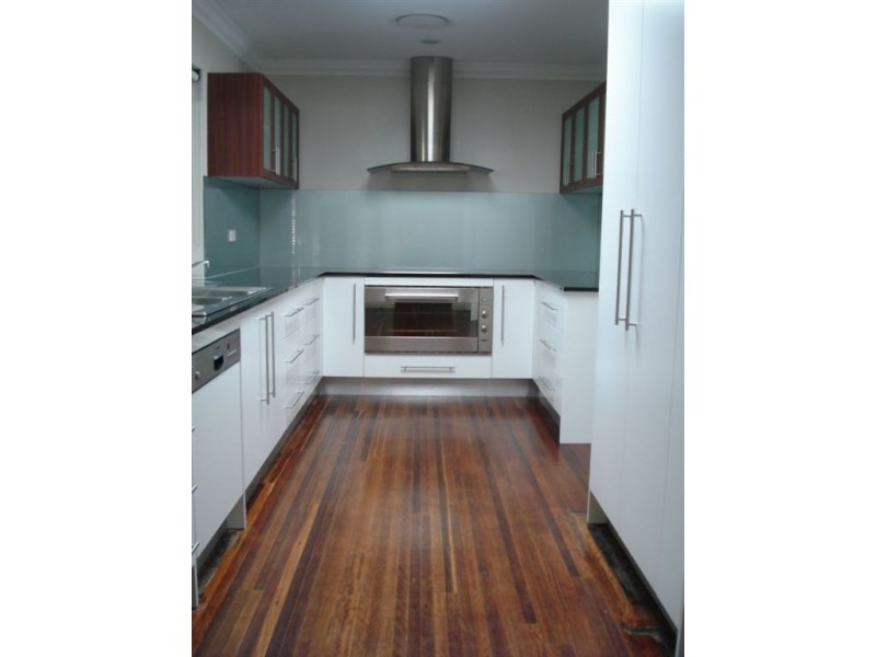 14 Greer Tce, Southport QLD 4215