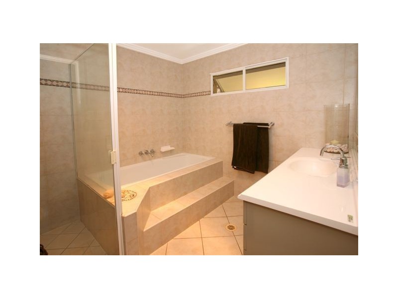 14 Greer Tce, Southport QLD 4215