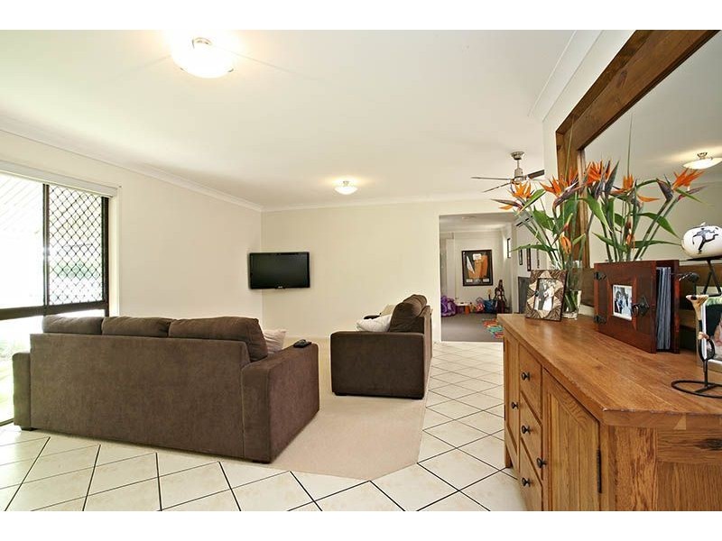 16 Pacific Blvd, Broadbeach Waters QLD 4218