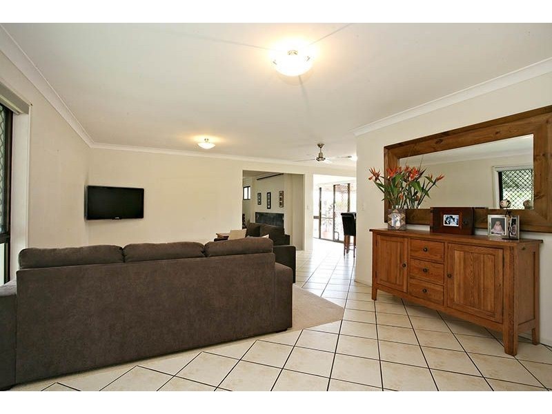 16 Pacific Blvd, Broadbeach Waters QLD 4218