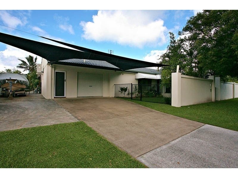 16 Pacific Blvd, Broadbeach Waters QLD 4218