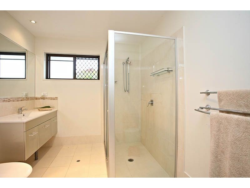 16 Pacific Blvd, Broadbeach Waters QLD 4218