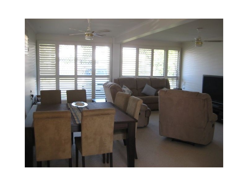 8 Koomooloo Court, Mermaid Waters QLD 4218