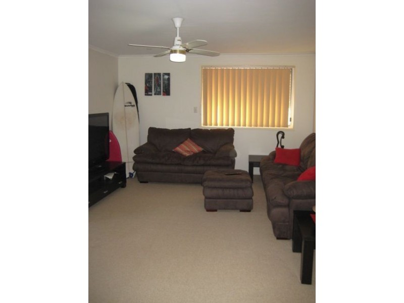 8 Koomooloo Court, Mermaid Waters QLD 4218