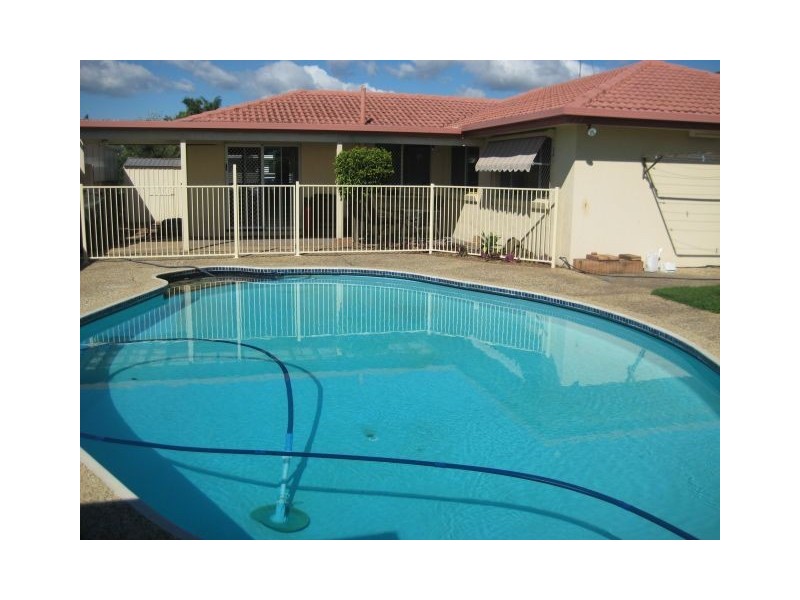 8 Koomooloo Court, Mermaid Waters QLD 4218