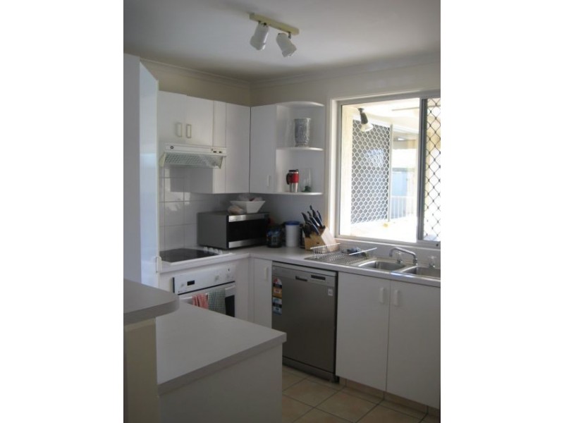 8 Koomooloo Court, Mermaid Waters QLD 4218