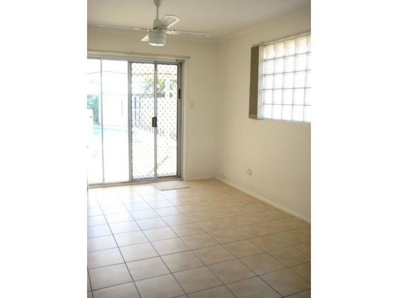 8 Koomooloo Court, Mermaid Waters QLD 4218