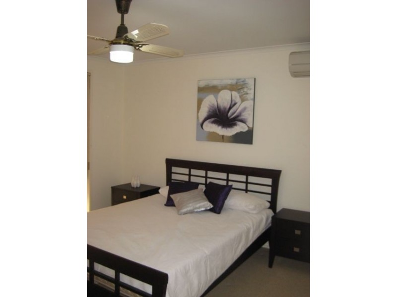 8 Koomooloo Court, Mermaid Waters QLD 4218