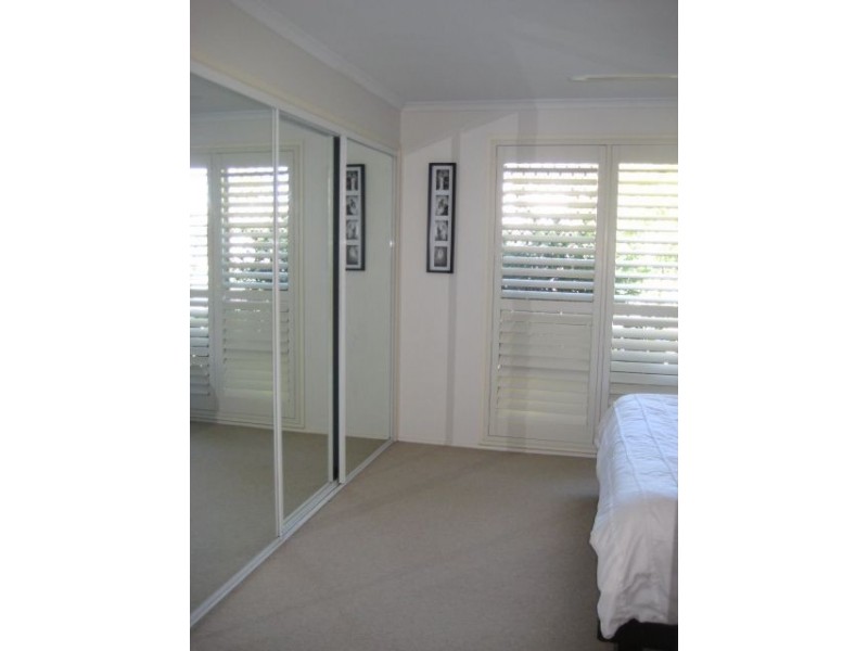 8 Koomooloo Court, Mermaid Waters QLD 4218