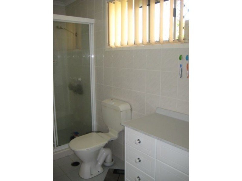 8 Koomooloo Court, Mermaid Waters QLD 4218