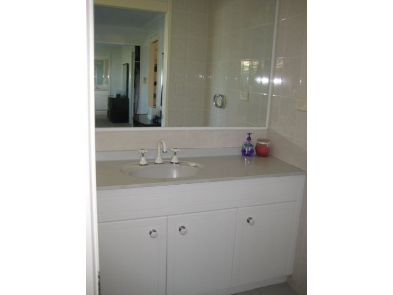 8 Koomooloo Court, Mermaid Waters QLD 4218