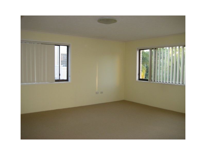 3/12 Rosewood Ave, Broadbeach QLD 4218