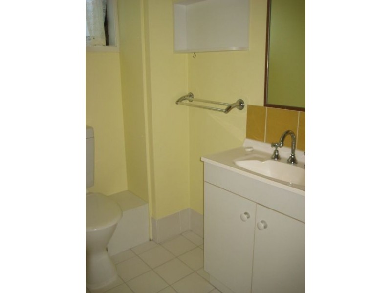 3/12 Rosewood Ave, Broadbeach QLD 4218