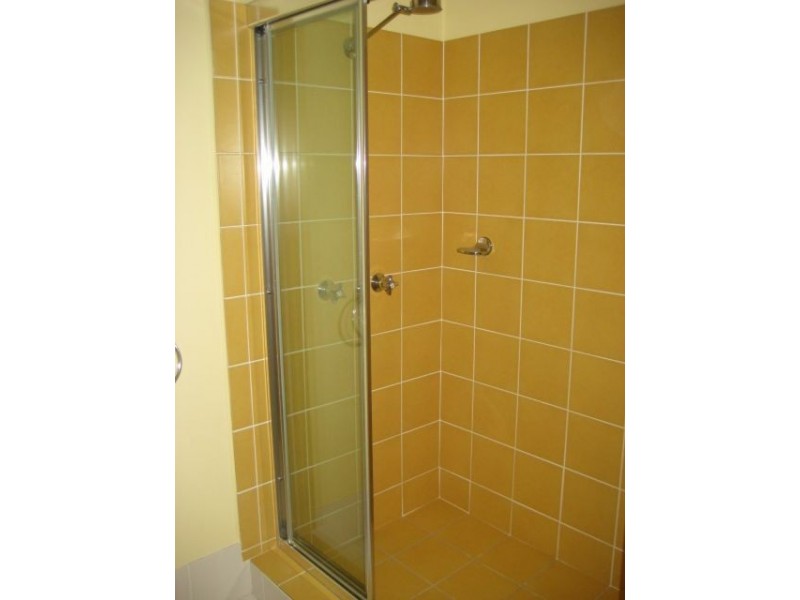 3/12 Rosewood Ave, Broadbeach QLD 4218