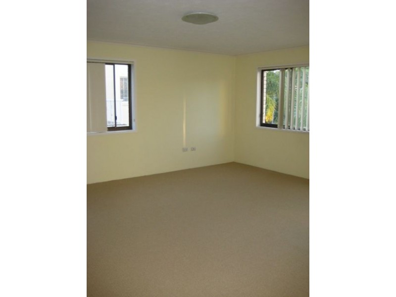 3/12 Rosewood Ave, Broadbeach QLD 4218