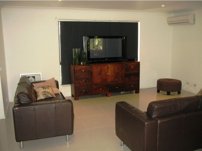 1 Intrepid Drive, Mermaid Waters QLD 4218