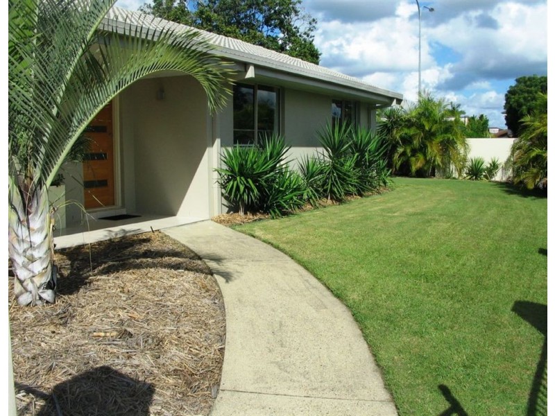 1 Intrepid Drive, Mermaid Waters QLD 4218