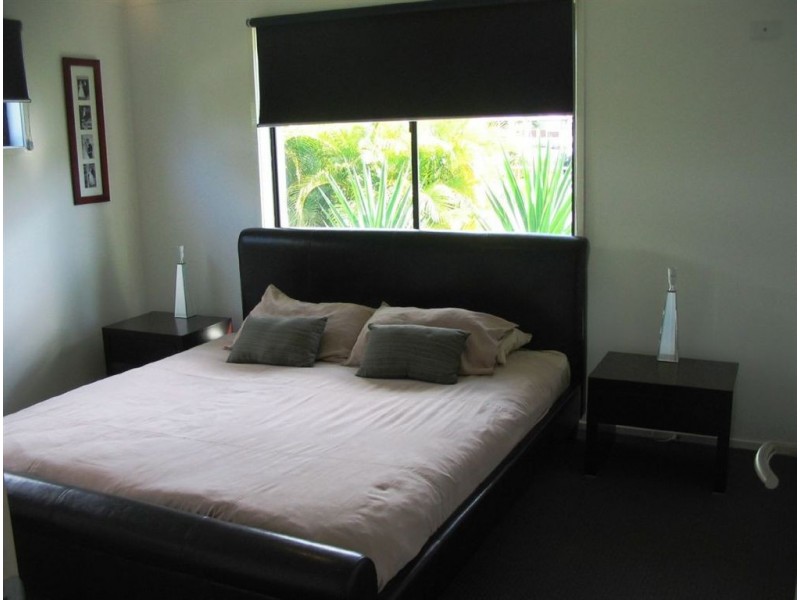 1 Intrepid Drive, Mermaid Waters QLD 4218