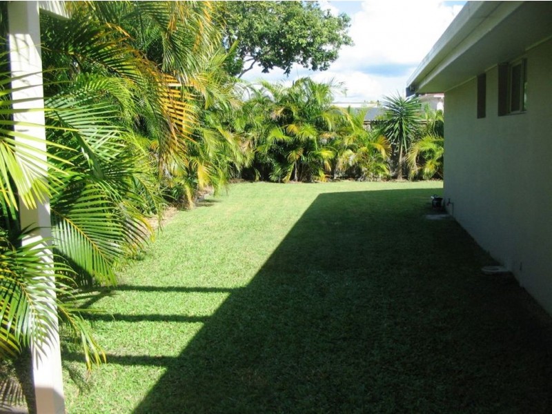 1 Intrepid Drive, Mermaid Waters QLD 4218