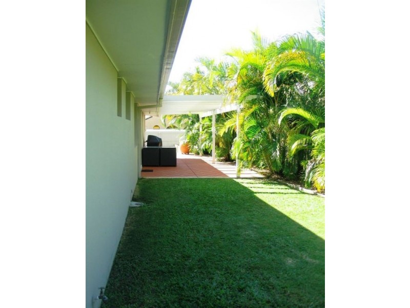 1 Intrepid Drive, Mermaid Waters QLD 4218