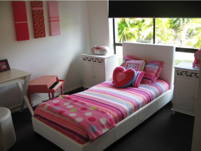 1 Intrepid Drive, Mermaid Waters QLD 4218