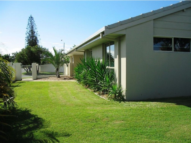 1 Intrepid Drive, Mermaid Waters QLD 4218
