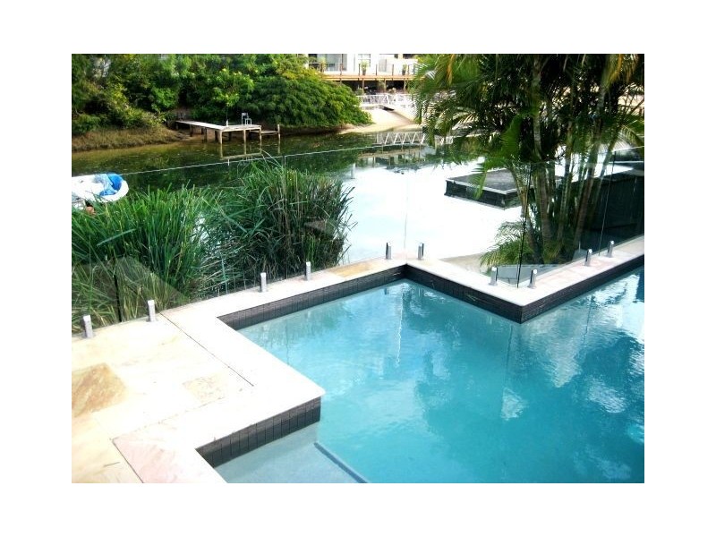 2 Bahia Court, Broadbeach Waters QLD 4218