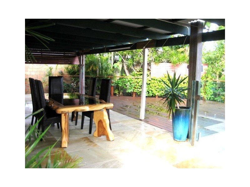 2 Bahia Court, Broadbeach Waters QLD 4218