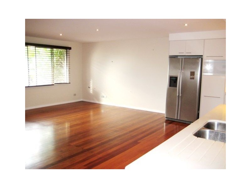 2 Bahia Court, Broadbeach Waters QLD 4218