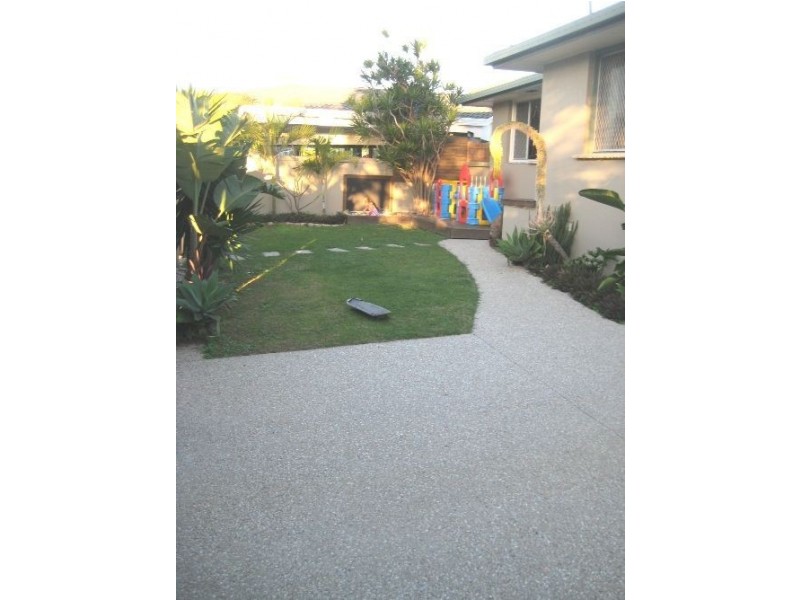 2 Bahia Court, Broadbeach Waters QLD 4218