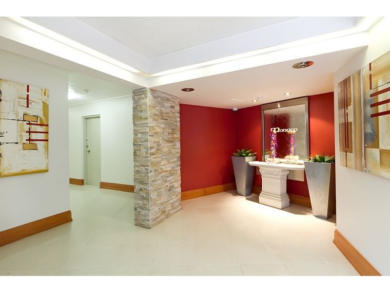 34/37 Monaco Street, Broadbeach QLD 4218