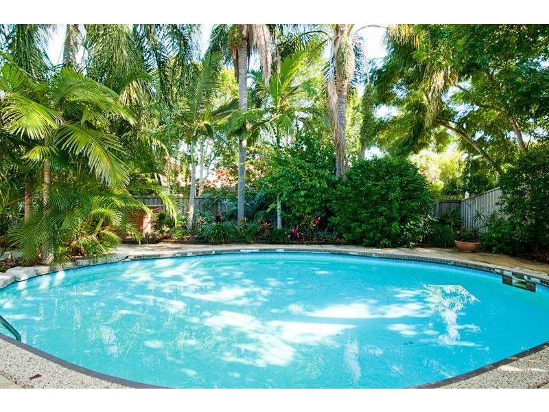 5 Sigatoka Place, Clear Island Waters QLD 4226