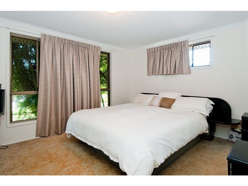 5 Sigatoka Place, Clear Island Waters QLD 4226